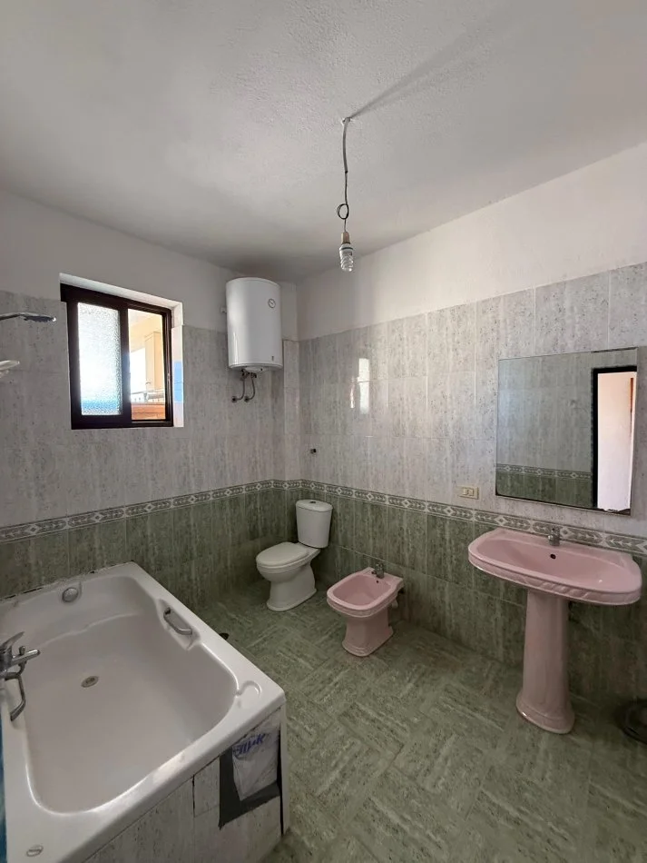 Durres, jepet me qera apartament 4+1+Aneks+Ballkon Kati 3, 150 m² 300 € (Lagja 18)