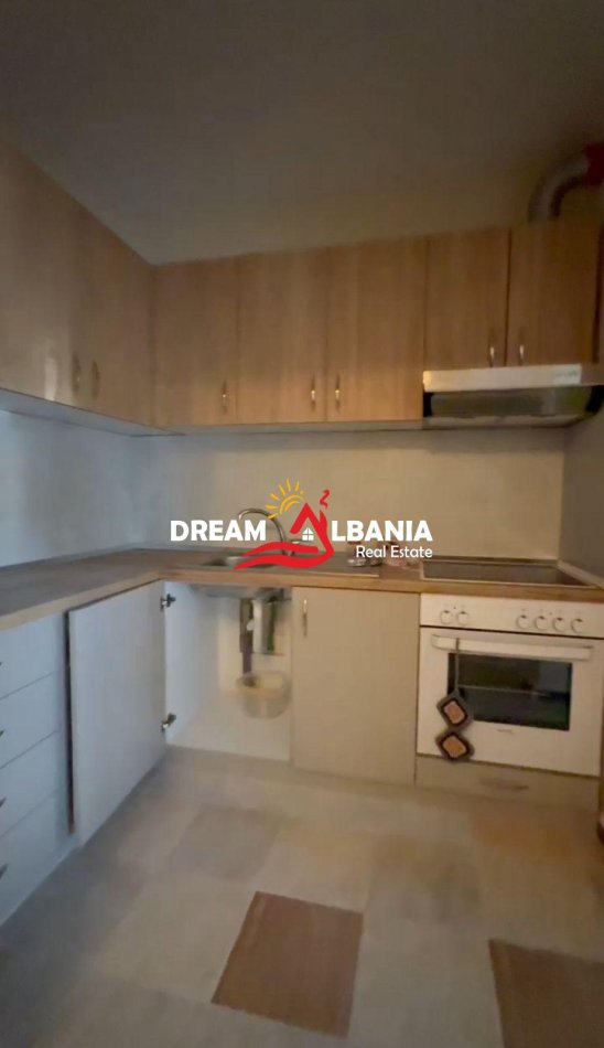 Tirane, jepet me qera apartament 2+1 , 95 m² 40.000 € 