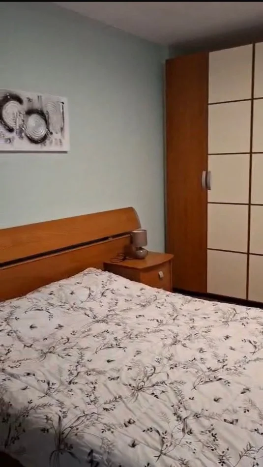 Tirane, jepet me qera apartament 1+1+Ballkon Kati 3, 75 m² 500 € (Rruga Ndre Mjeda)