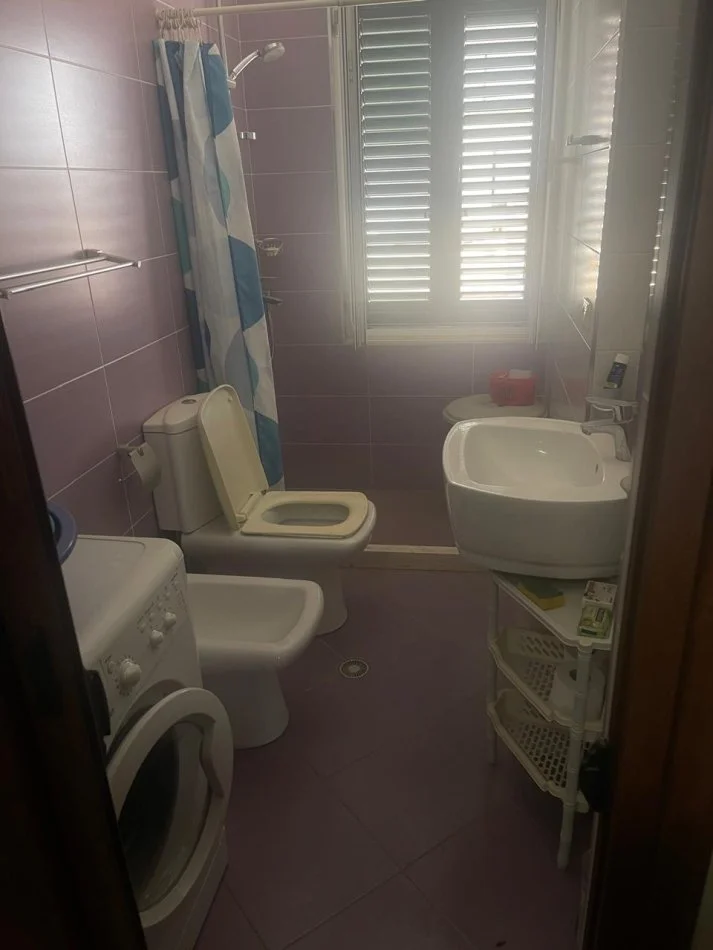 Durres, jepet me qera apartament 2+1+Aneks+Ballkon Kati 3, 90 m² 300 € (Muzeum)