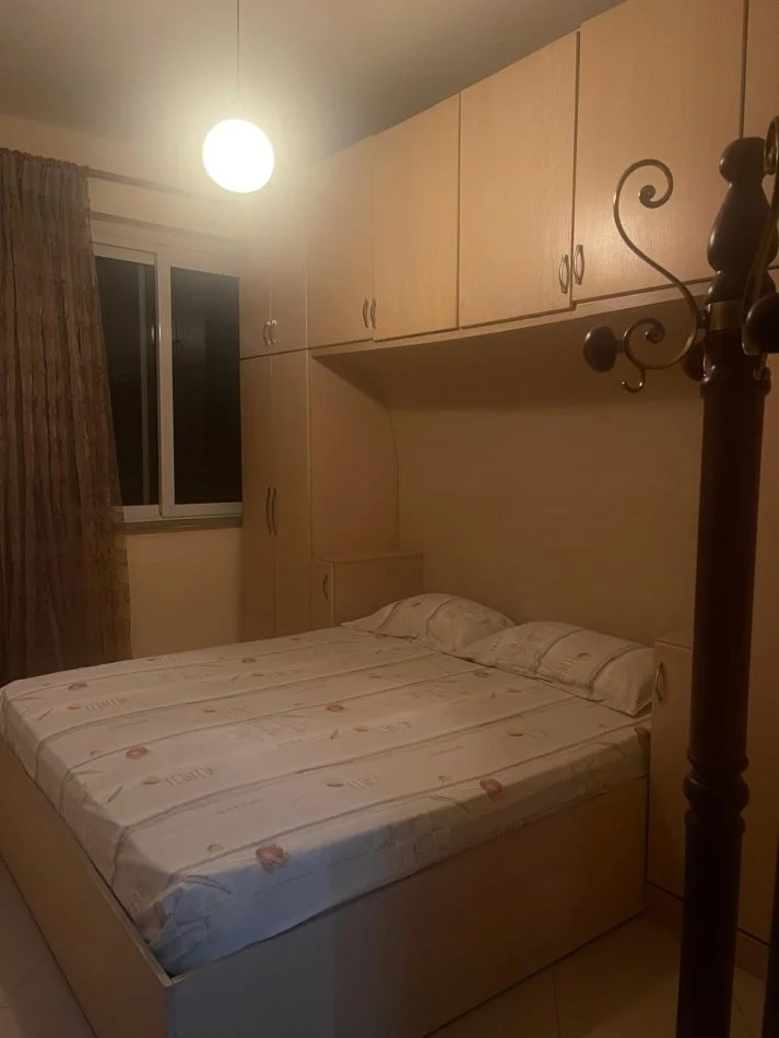 Durres, jepet me qera apartament 2+1+Aneks+Ballkon Kati 3, 90 m² 300 € (Muzeum)