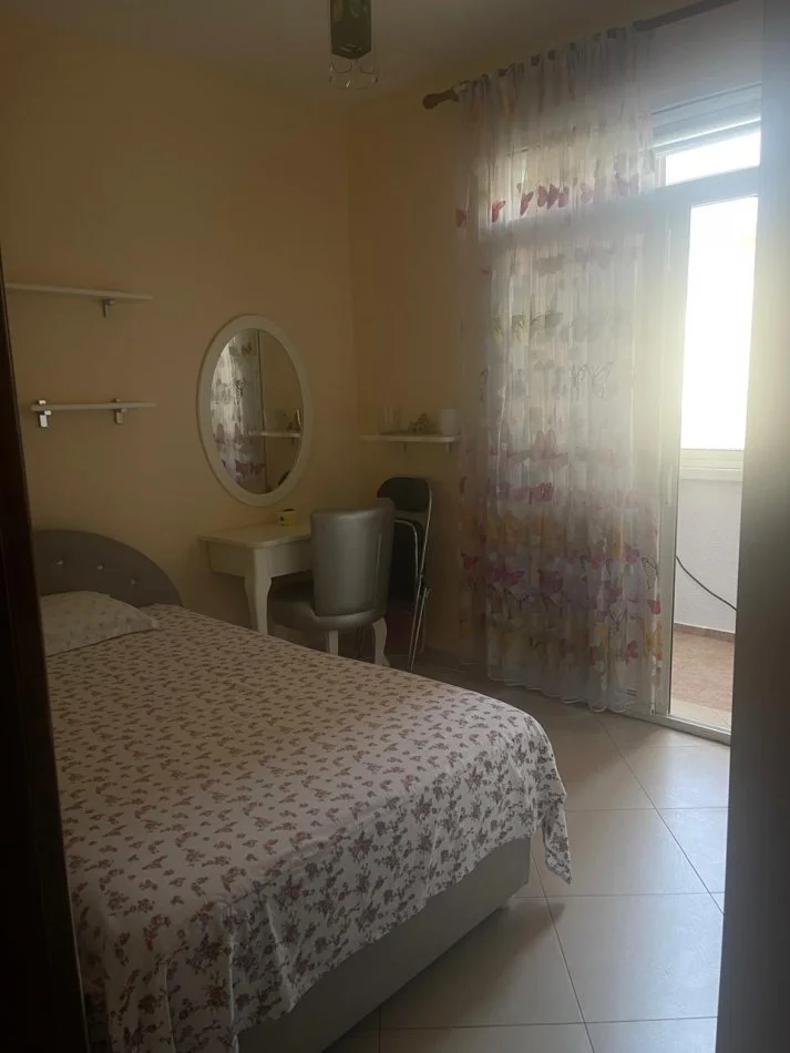 Durres, jepet me qera apartament 2+1+Aneks+Ballkon Kati 3, 90 m² 300 € (Muzeum)