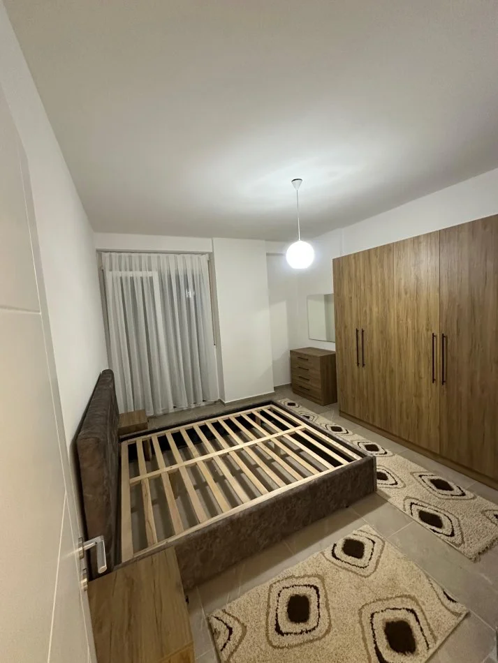 Tirane, jepet me qera apartament 1+1 Kati 9, 400 € 