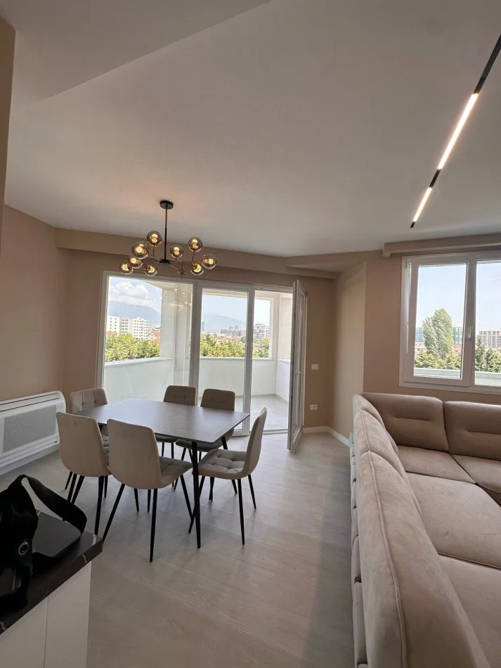 Tirane, jepet me qera apartament 2+1 , 117 m² 800 € (River Residence)