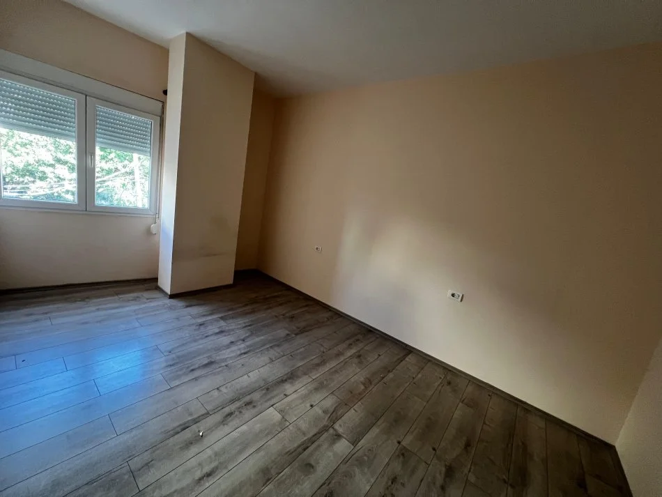 Tirane, jepet me qera apartament 1+1 Kati 1, 65 m² 500 € (Te Karburant Kastrati)