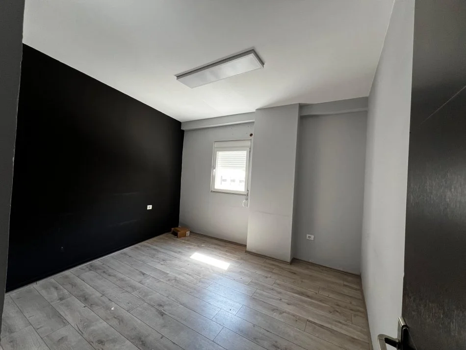 Tirane, jepet me qera apartament 1+1 Kati 1, 65 m² 500 € (Te Karburant Kastrati)