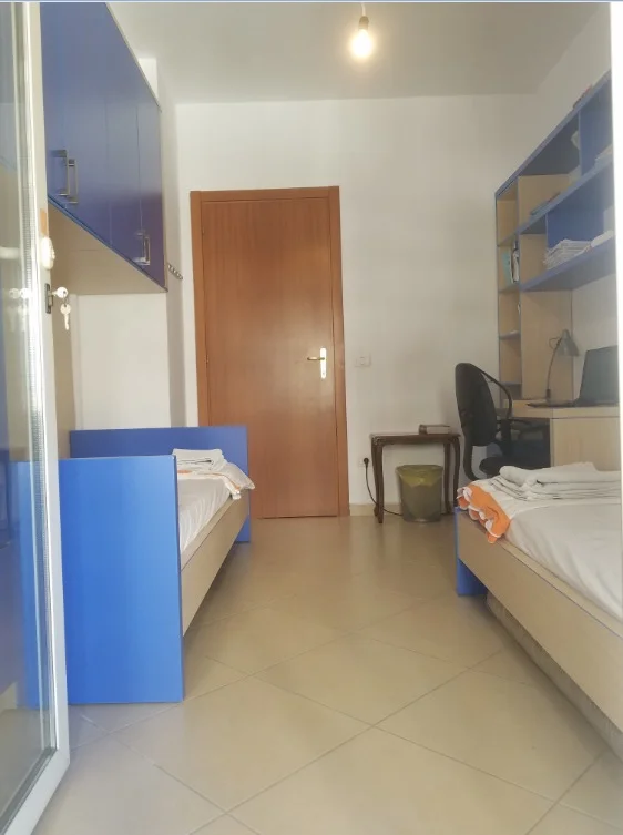 Tirane, jepet me qera apartament 2+1 Kati 5, 105 m² 600 € (21 dhjetori , pallatet e Tan Dulakut)