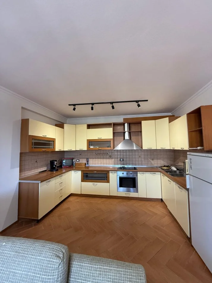Tirane, shitet apartament 2+1+Ballkon Kati 7, 107 m² 168.000 € (ministria kultures)