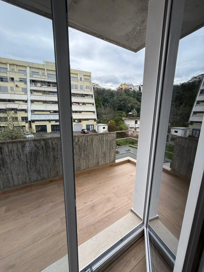 Tirane, shitet apartament 2+1+Ballkon Kati 3, 100 m² 135.000 € (rruga thesarit)