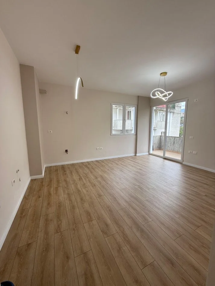 Tirane, shitet apartament 2+1+Ballkon Kati 3, 100 m² 135.000 € (rruga thesarit)