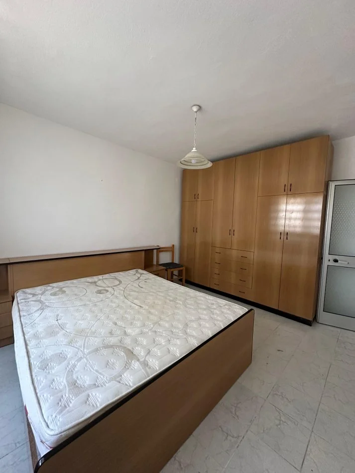 Tirane, jepet me qera apartament 2+1+Ballkon Kati 4, 80 m² 400 € (Ali Dem)