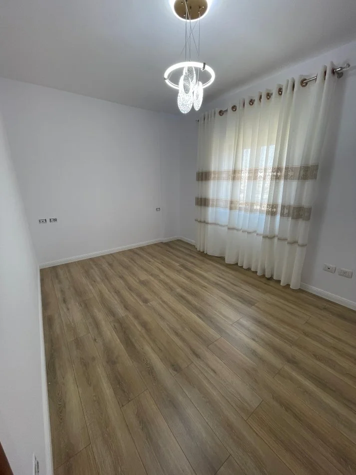 Tirane, shitet apartament 1+1 , 54 m² 85.000 € (Kombinat , tek tregu i perzier)