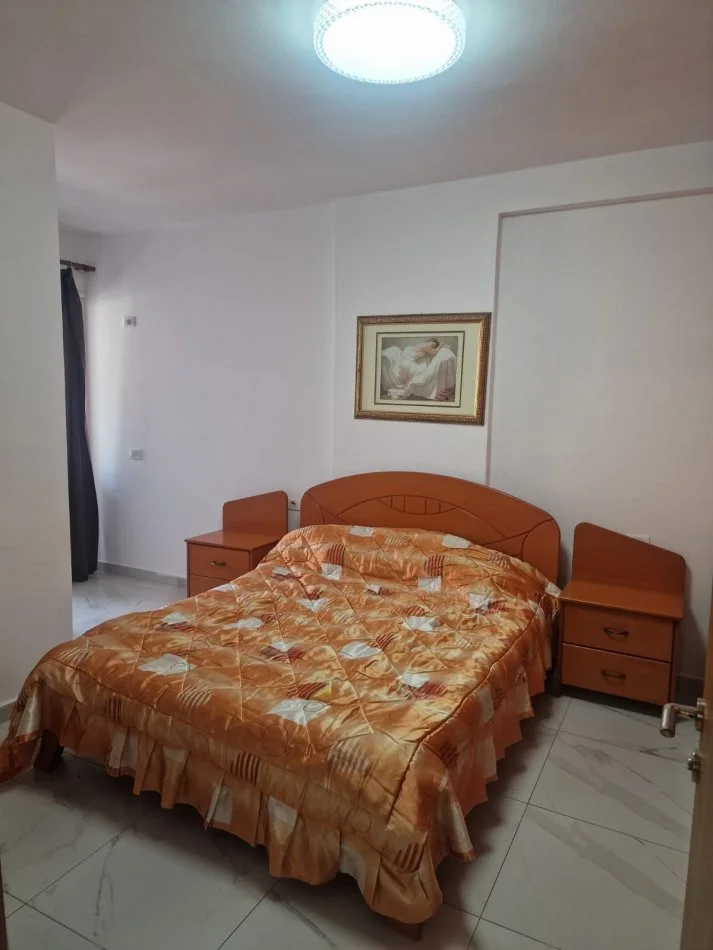 Tirane, jepet me qera apartament 1+1 Kati 4, 62 m² 400 € (Tirana Golden Park)