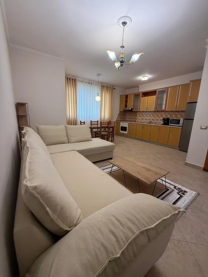 Tirane, jepet me qera apartament 2+1+Ballkon Kati 6, 90 m² 650 € (Vasil Shanto)