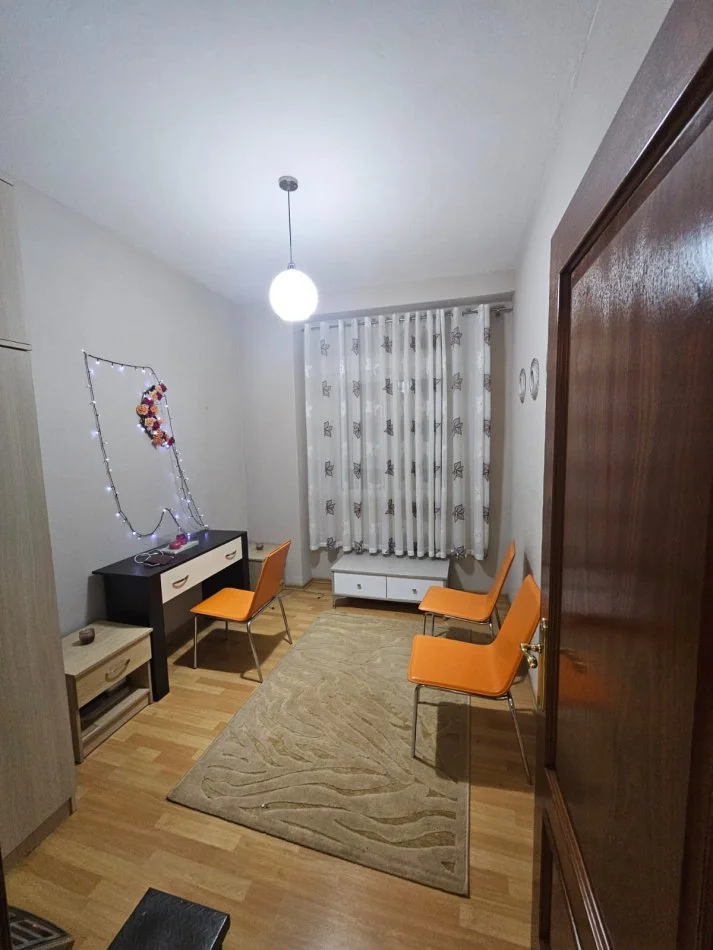 Durres, jepet me qera apartament 3+1+Aneks+Ballkon Kati 4, 140 m² 500 € (Rruga Aleksander goga)