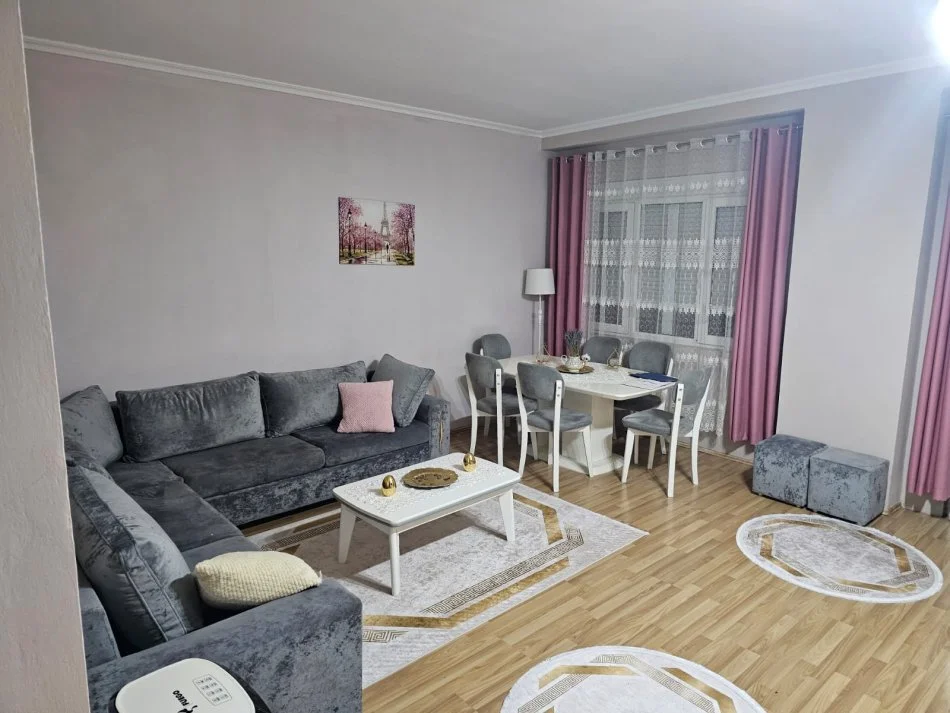 Durres, jepet me qera apartament 3+1+Aneks+Ballkon Kati 4, 140 m² 500 € (Rruga Aleksander goga)