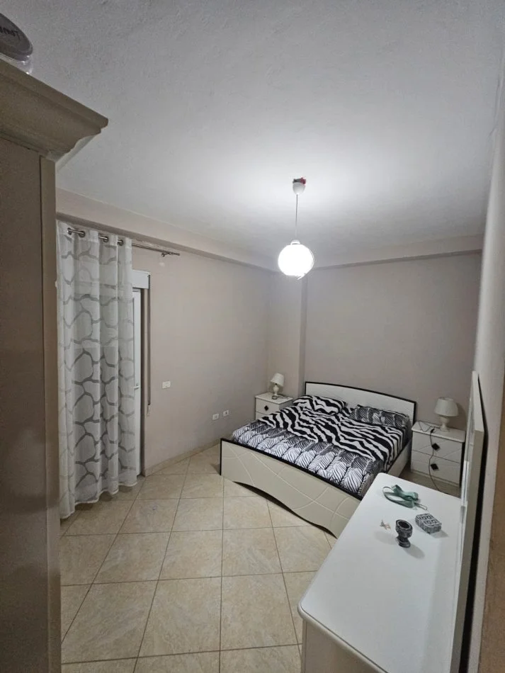 Durres, jepet me qera apartament 3+1+Aneks+Ballkon Kati 4, 140 m² 500 € (Rruga Aleksander goga)