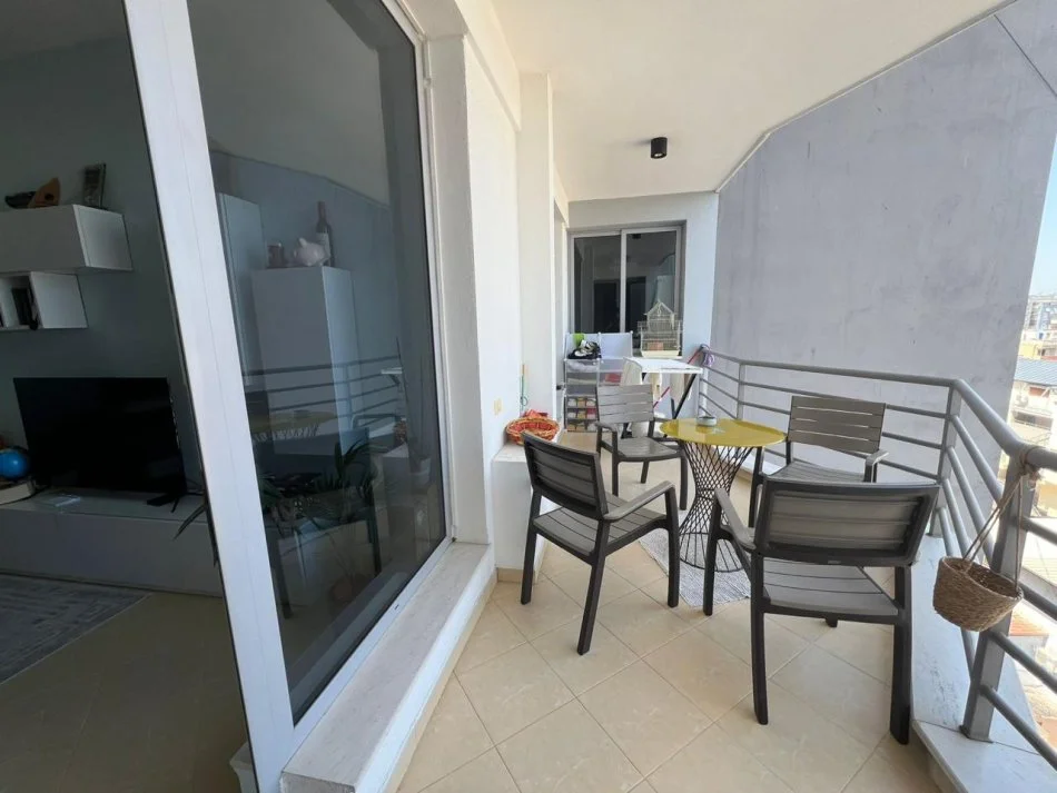 Tirane, shitet apartament 2+1+Ballkon Kati 5, 120 m² 230.000 € (Rruga e Kavajes, prane Globe)