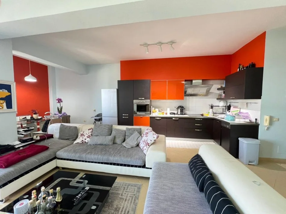 Tirane, shitet apartament 2+1+Ballkon Kati 5, 120 m² 230.000 € (Rruga e Kavajes, prane Globe)