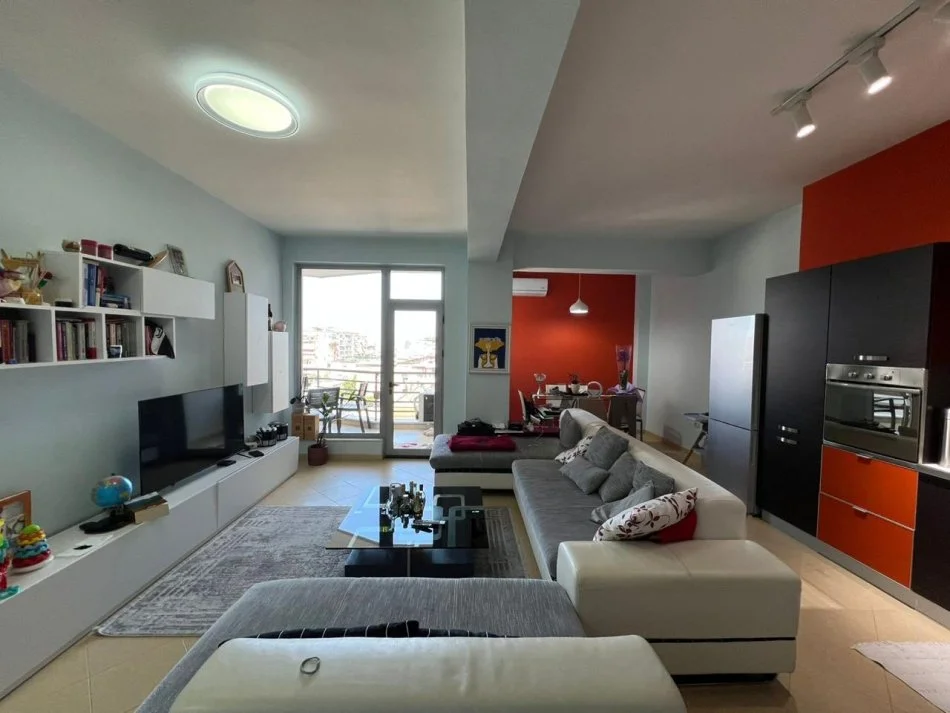 Tirane, shitet apartament 2+1+Ballkon Kati 5, 120 m² 230.000 € (Rruga e Kavajes, prane Globe)