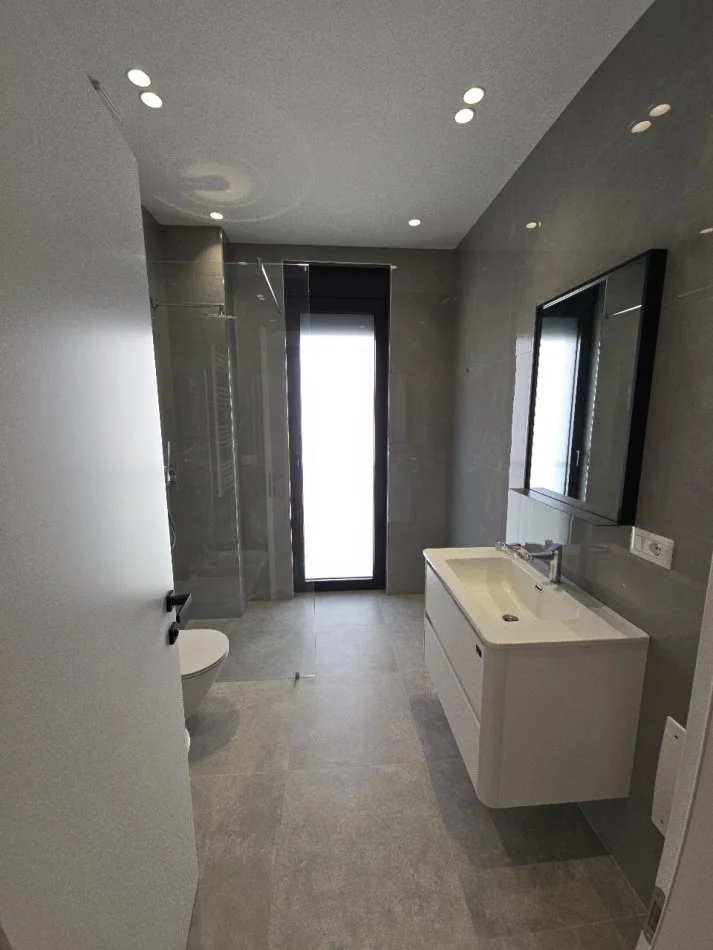 Tirane, jepet me qera Vile 2 Katshe Kati 2, 424 m² 3.200 € (TEG)