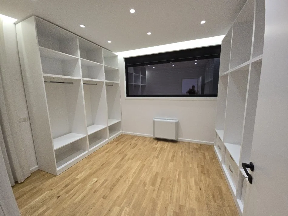 Tirane, jepet me qera Vile 2 Katshe Kati 2, 424 m² 3.200 € (TEG)