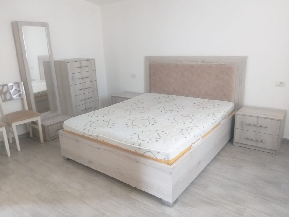 Tirane, jepet me qera apartament 1+1+Ballkon Kati 3, 80 m² 255 € (Rruga Fuat Toptani)