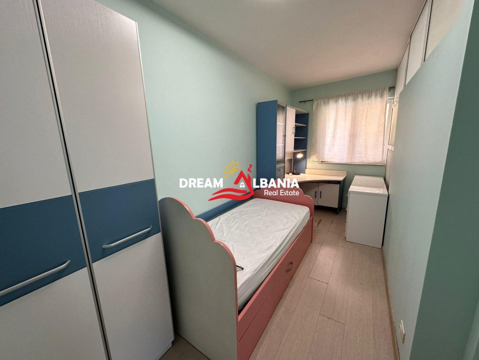 Tirane, jepet me qera apartament 3+1 , 90 m² 950 € 