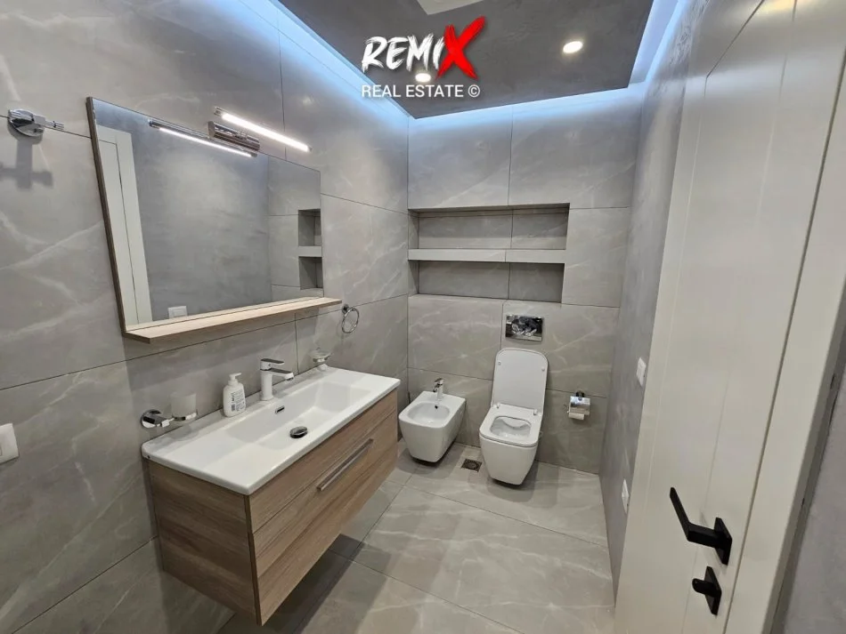 Mali Robit, shitet apartament 2+1+Aneks+Ballkon Kati 3, 100 m² 160.000 € 