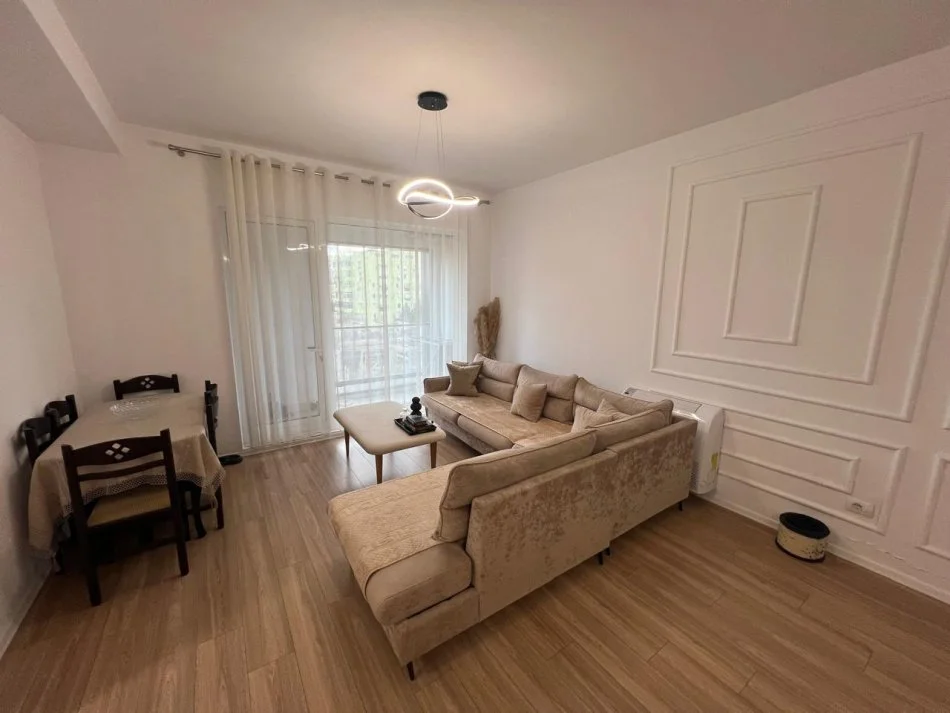 Tirane, jepet me qera apartament 2+1+Ballkon Kati 5, 80 m² 650 € (Rruga Jordaan Misja)