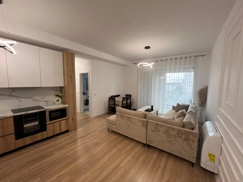 Tirane, jepet me qera apartament 2+1+Ballkon Kati 5, 80 m² 650 € (Rruga Jordaan Misja)