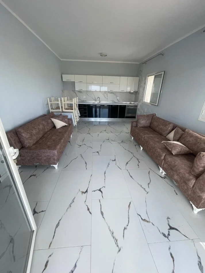 Durres, jepet me qera Vile 3+1+Aneks+Ballkon Kati 2, 160 m² 500 € (ShenaVlash, Durres, Lagja 14)