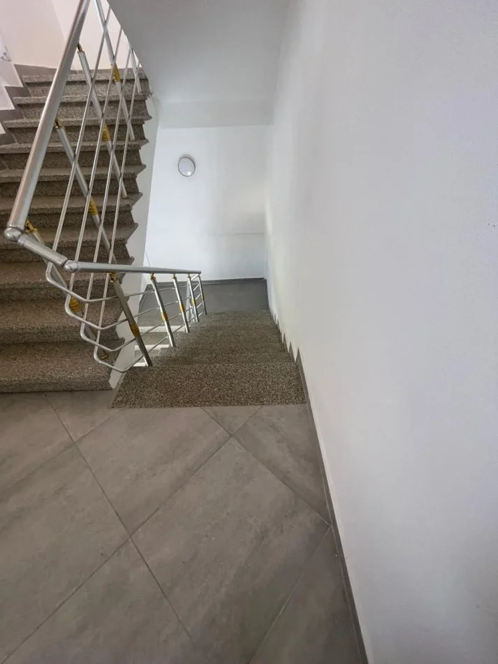 Durres, jepet me qera Vile 3+1+Ballkon Kati 2, 160 m² 500 € (Shenavlash, Lagja 14)