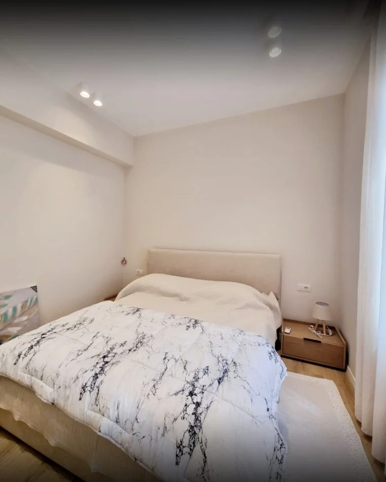 Tirane, jepet me qera apartament 1+1 , 50 m² 500 € (Kopshi Botanik)