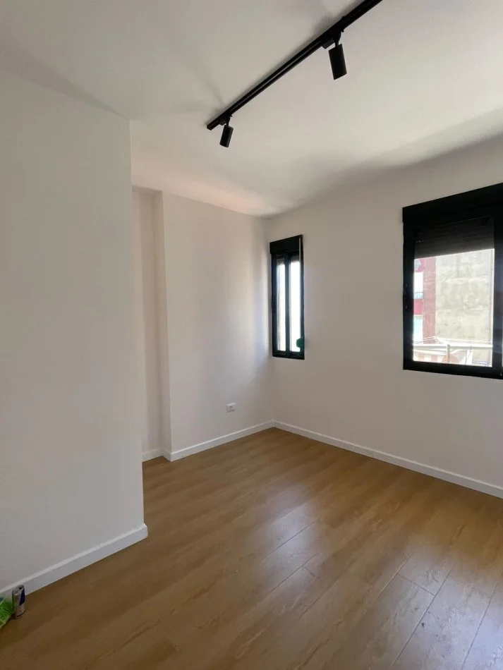 Durres, shitet apartament 2+1+Aneks+Ballkon Kati 5, 95 m² 220.000 € (Vollga)