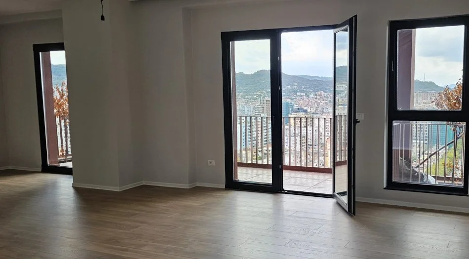 Tirane, jap me qera apartament 3+1+Ballkon Kati 17, 160 m² 2.300 € (rruga e kavajes)