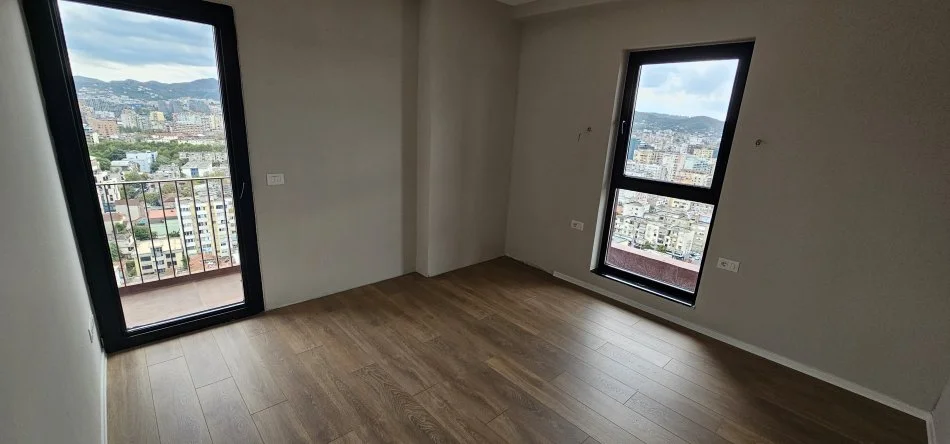 Tirane, jap me qera apartament 3+1+Ballkon Kati 17, 160 m² 2.300 € (rruga e kavajes)