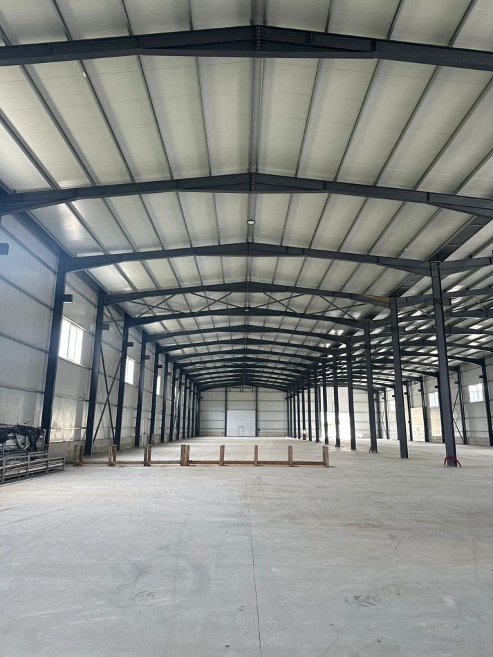 Tirane, jepet me qera magazine Kati 0, 3.000 m² 18.000 € (Kombinat)