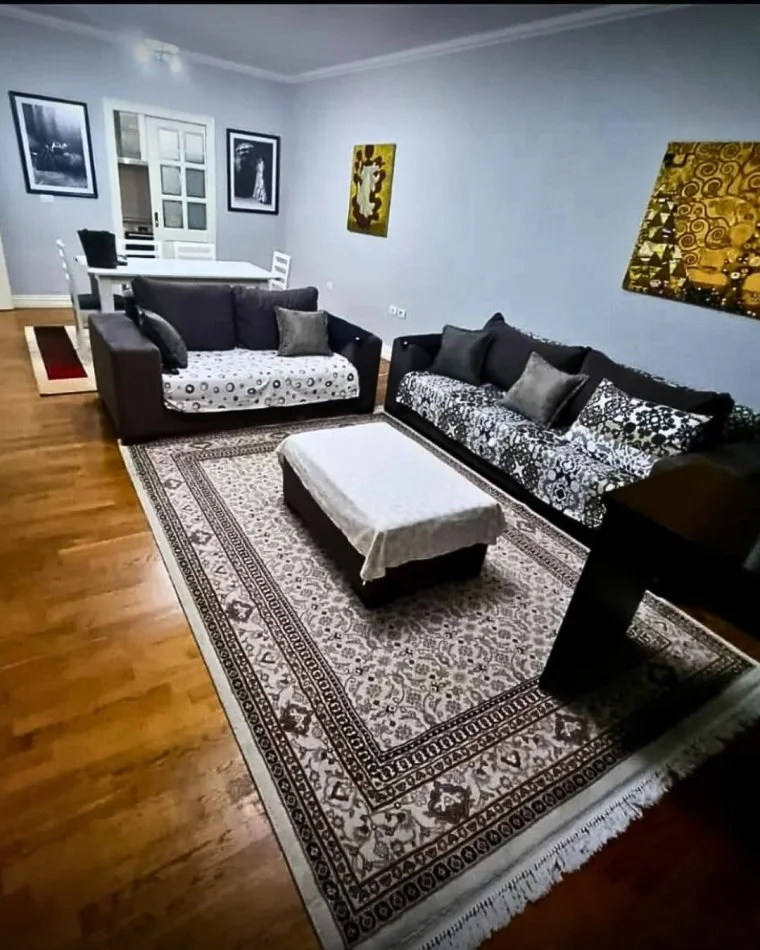 Tirane, jepet me qera apartament 2+1+Ballkon Kati 5, 110 m² 900 € (Prane Nobis Liqeni)