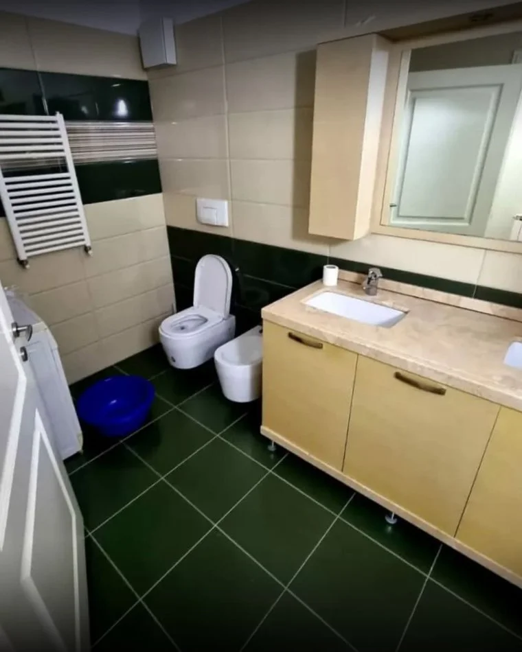 Tirane, jepet me qera apartament 2+1+Ballkon Kati 5, 110 m² 900 € (Prane Nobis Liqeni)