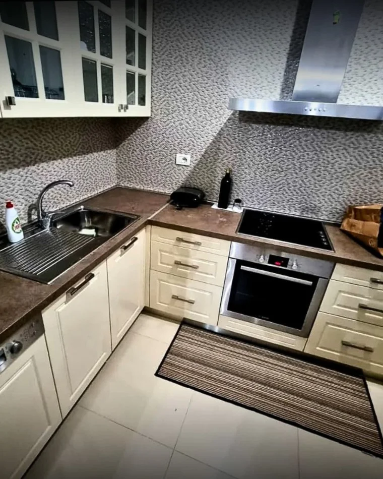 Tirane, jepet me qera apartament 2+1+Ballkon Kati 5, 110 m² 900 € (Prane Nobis Liqeni)