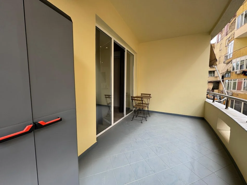 Tirane, jepet me qera apartament 1+1+Ballkon Kati 2, 48 m² 600 € (Liqeni i Thate)