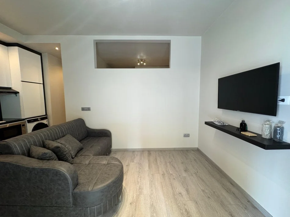 Tirane, jepet me qera apartament 1+1+Ballkon Kati 2, 48 m² 600 € (Liqeni i Thate)
