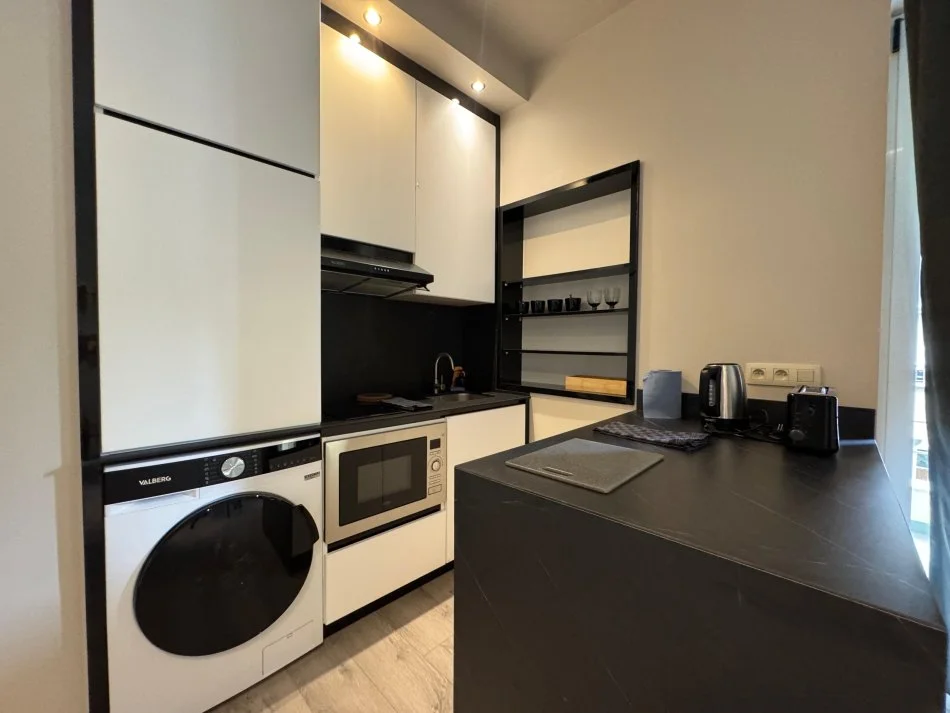 Tirane, jepet me qera apartament 1+1+Ballkon Kati 2, 48 m² 600 € (Liqeni i Thate)