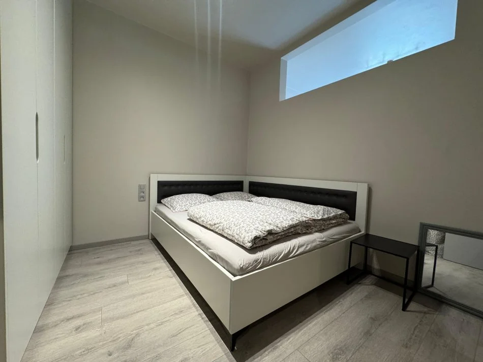 Tirane, jepet me qera apartament 1+1+Ballkon Kati 2, 48 m² 600 € (Liqeni i Thate)