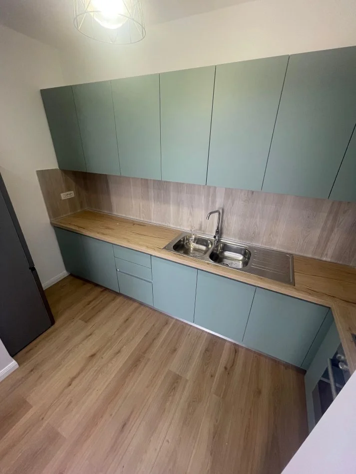 Tirane, jepet me qera apartament 2+1+Ballkon Kati 11, 120 m² 850 € (Perball Delijorgjit)