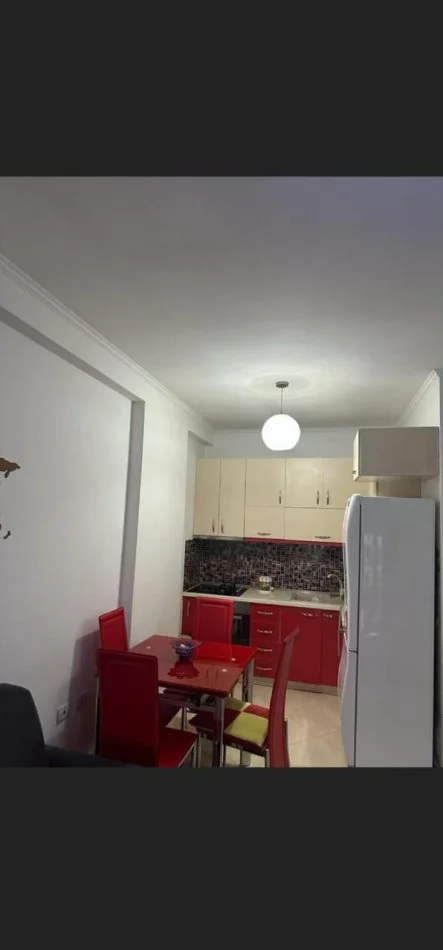 Tirane, jepet me qera apartament 1+1 Kati 7, 60 m² 450 € (Rruga Mikel Maruli)