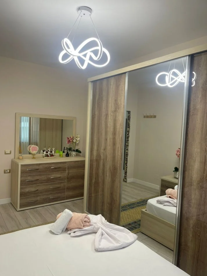 Tirane, jepet me qera apartament 1+1 Kati 9, 70 m² 1.000 € (Rruga e Kosovareve)