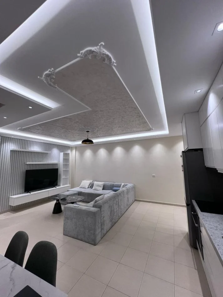 Tirane, jepet me qera apartament 2+1+Aneks+Ballkon Kati 5, 105 m² 700 € (Bulevardi i Ri, Stacioni i Trenit)