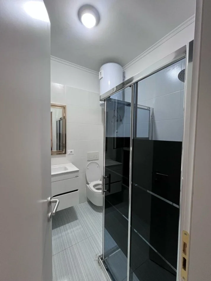 Tirane, jepet me qera apartament 2+1+Aneks+Ballkon Kati 5, 105 m² 700 € (Bulevardi i Ri, Stacioni i Trenit)